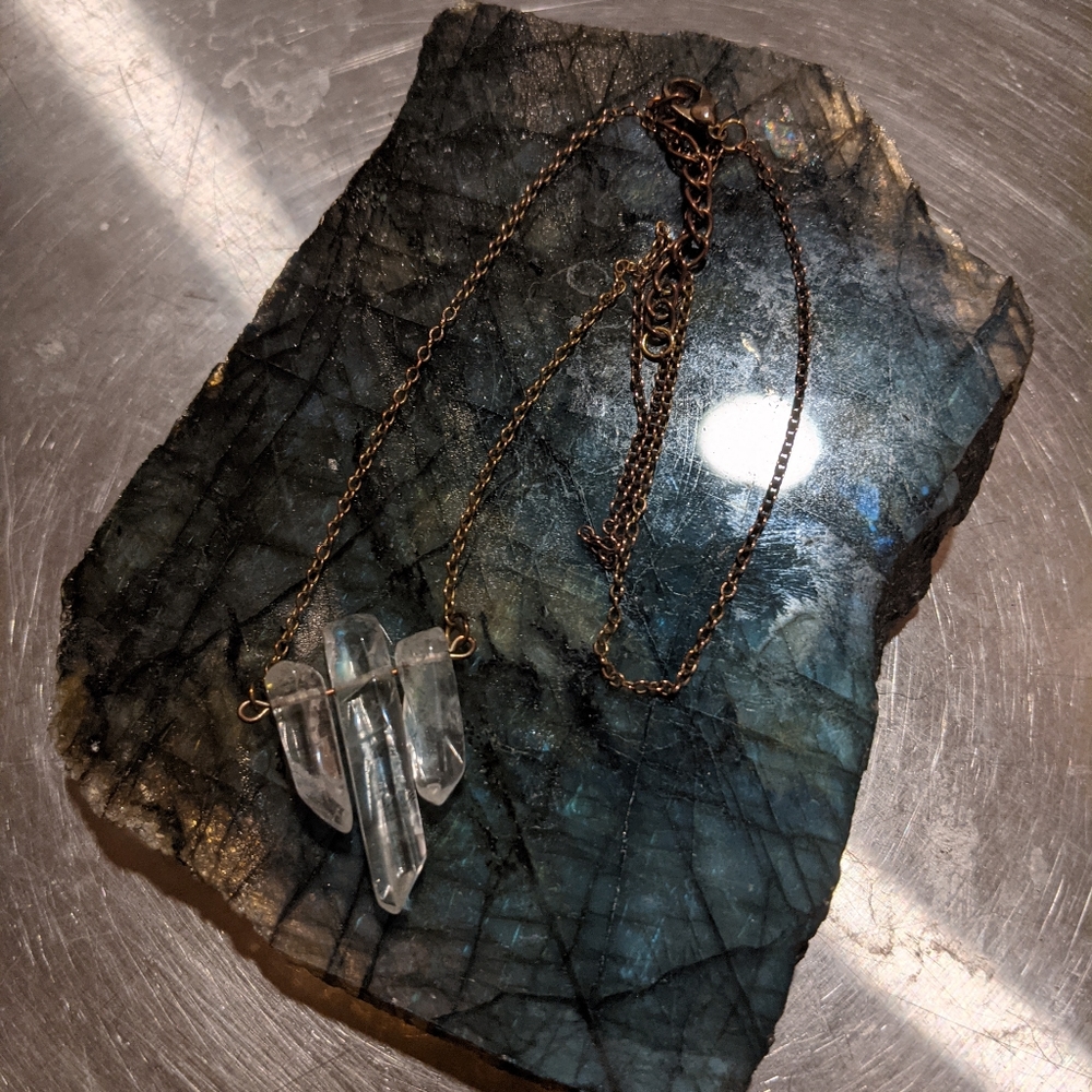 Quarts Point Copper Necklace - Picture 4 of 4
